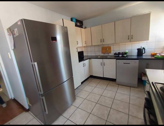 4 BEDROOM APARTMENT FOR SALE IN THERESAPARK